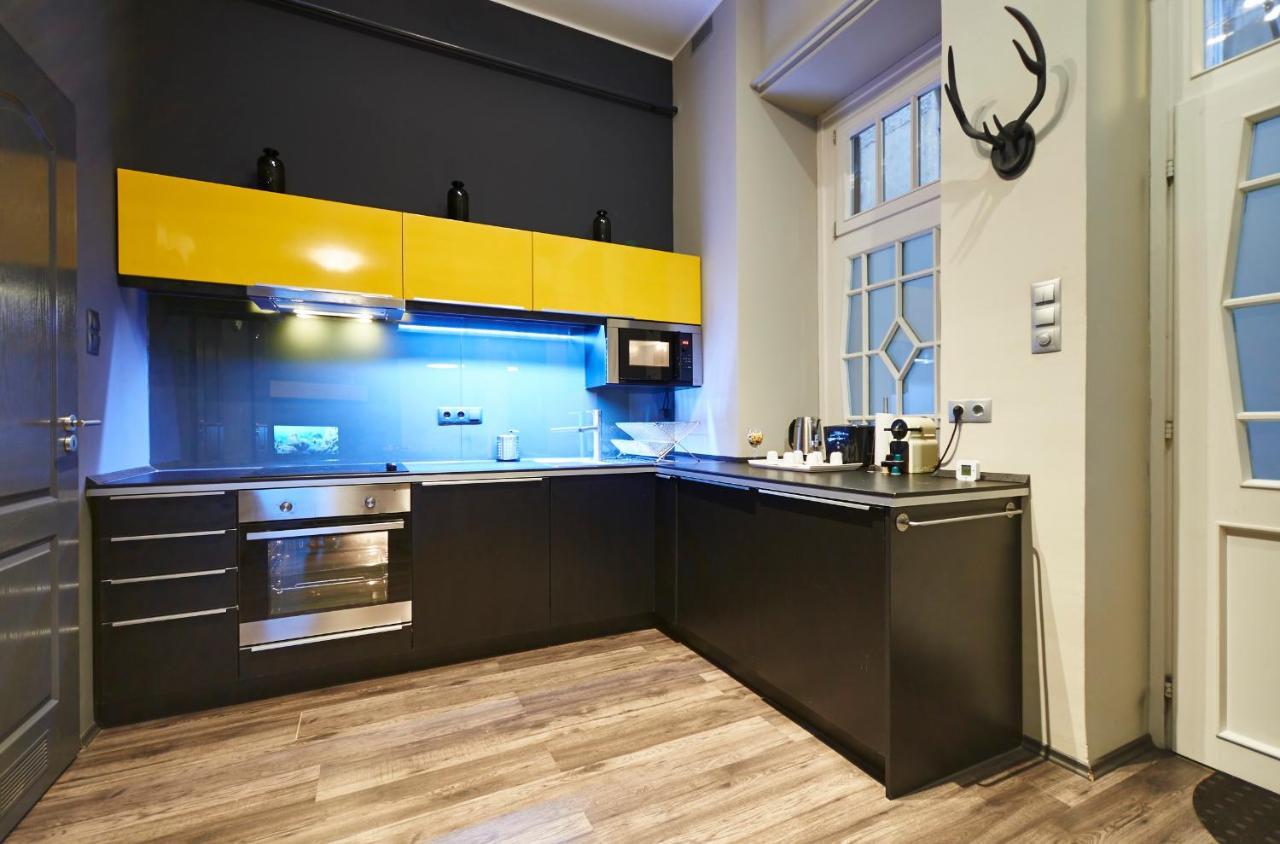 Central Location Yellow-Black Apartment Budapest Exterior photo